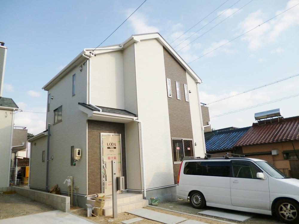 Local appearance photo. Local (12 May 2013) Shooting