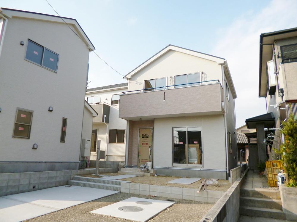 Local appearance photo. Local (12 May 2013) Shooting