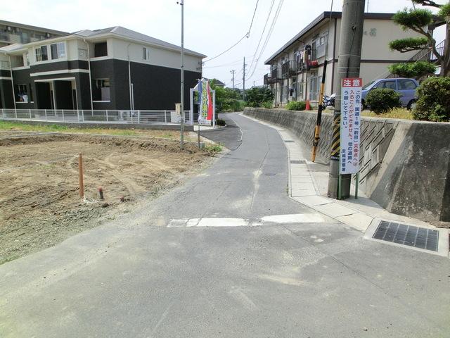 Local photos, including front road. Frontal road 2013 July 20 shooting