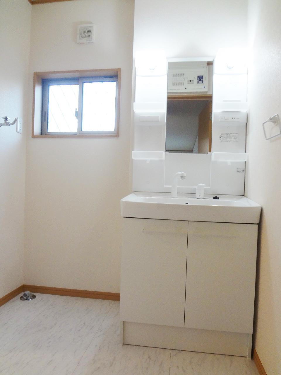 Wash basin, toilet. Indoor (10 May 2013) Shooting