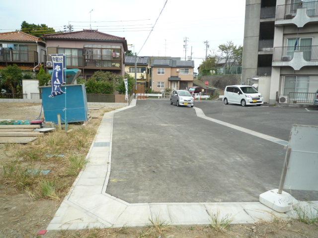 Local photos, including front road. Local (10 May 2013) Shooting