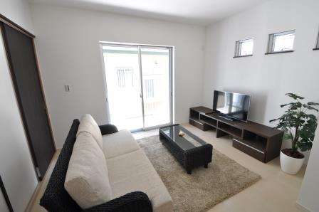 Same specifications photos (living). It will be our construction case, Floor has adopted something white. 