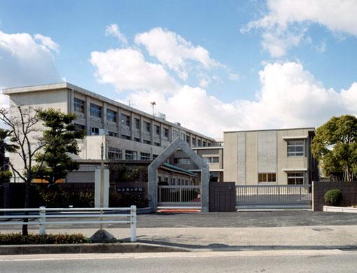 Primary school. Chiryu until the elementary school will be 570m. 