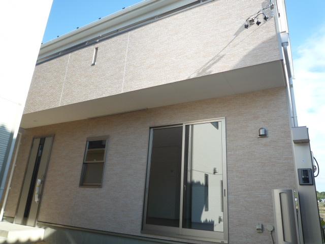 Local appearance photo. Local (11 May 2013) Shooting Building 2