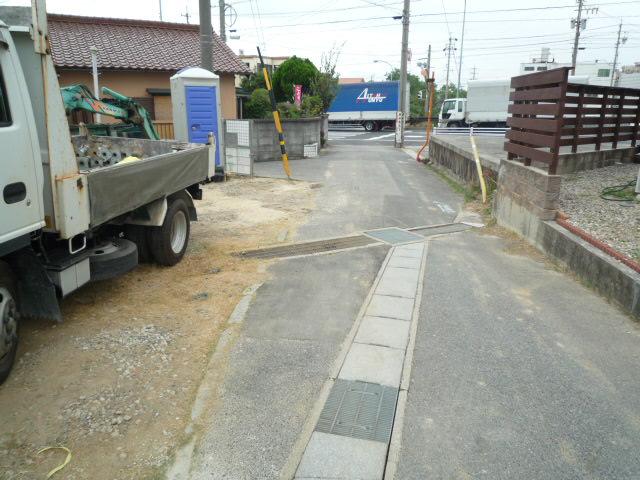 Local photos, including front road. Local (10 May 2013) Shooting