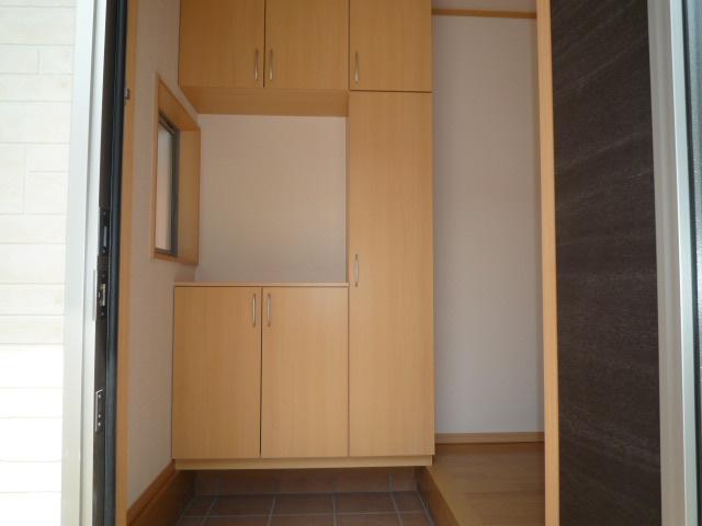 Entrance. Same specifications