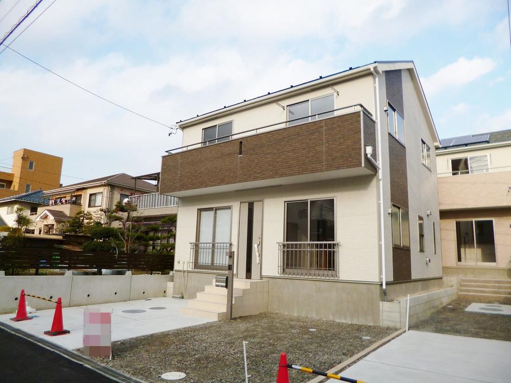 Local appearance photo. Local (12 May 2013) Shooting