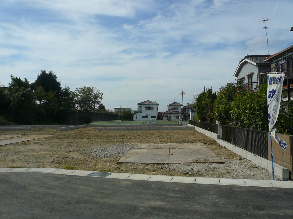 Local photos, including front road. Local (10 May 2013) Shooting