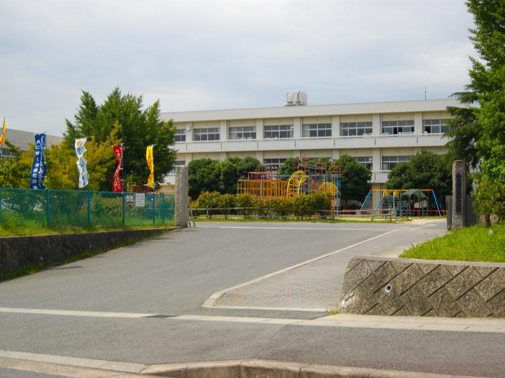 Primary school. Chita Municipal cinch to elementary school 1298m