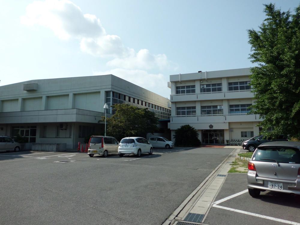 Primary school. Chita Municipal cinch to elementary school 740m