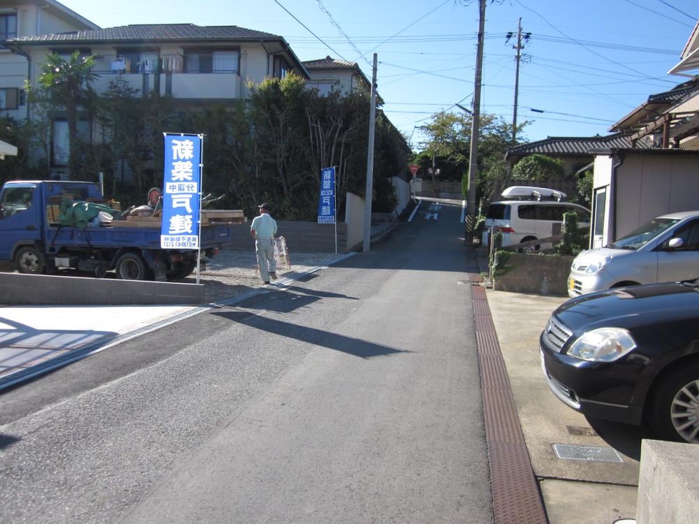 Local photos, including front road. Frontal road North 4.0m