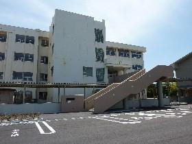 Junior high school. Chita City 1331m to stand Hachiman Junior High School