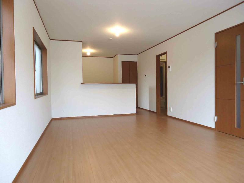 Same specifications photos (living)