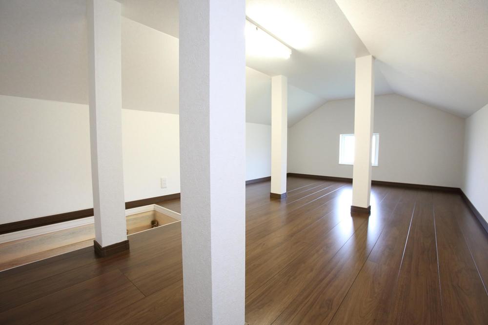 Other Equipment. 6.5, such as used not thing and seasonal products can be stored is usually ~ Standard equipment on all mansion the attic storage of 8 quires. It is effectively utilizing the dead space as a storage. 