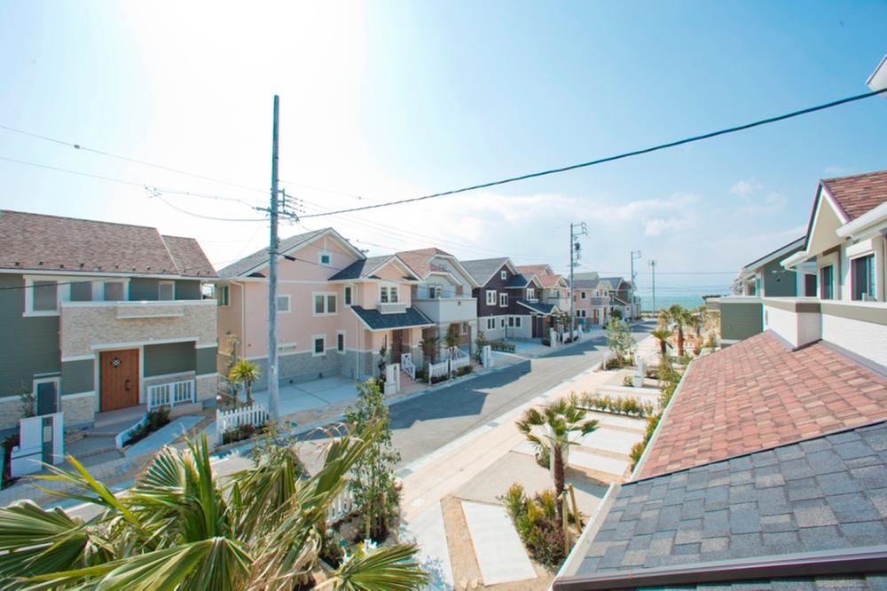 Local photos, including front road. Exterior plan to cherish the neighborhood community with consideration for private and crime prevention. 