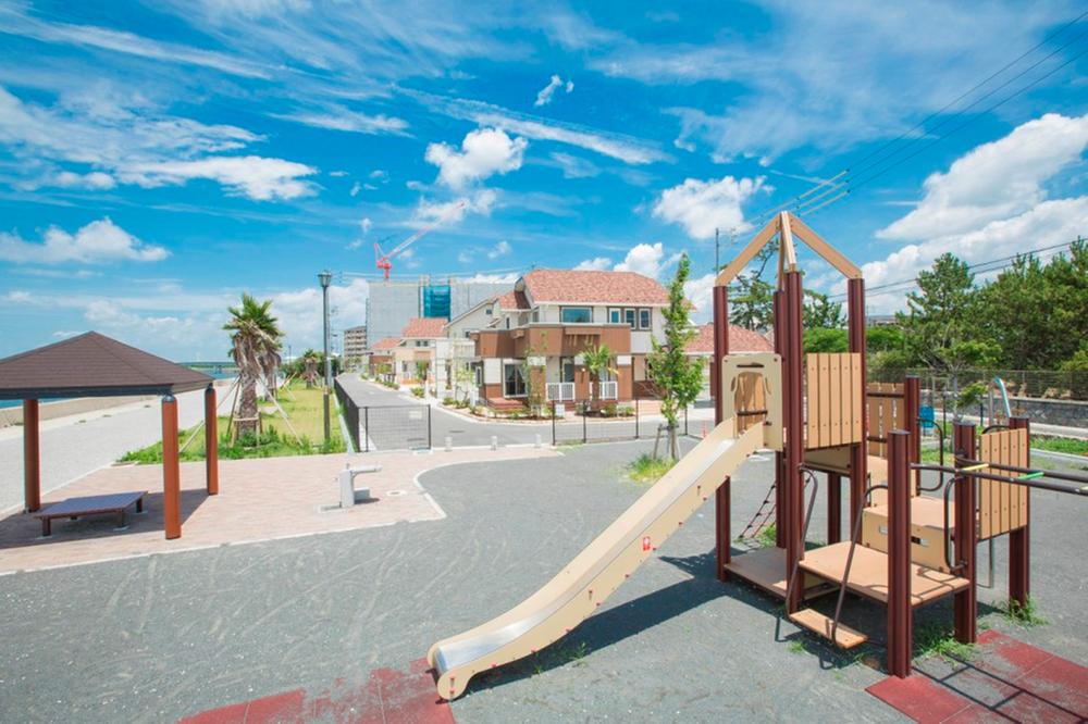 Other local. There is also a park in Shinmaiko in Ocean Coast, Child-rearing environment is also good. 