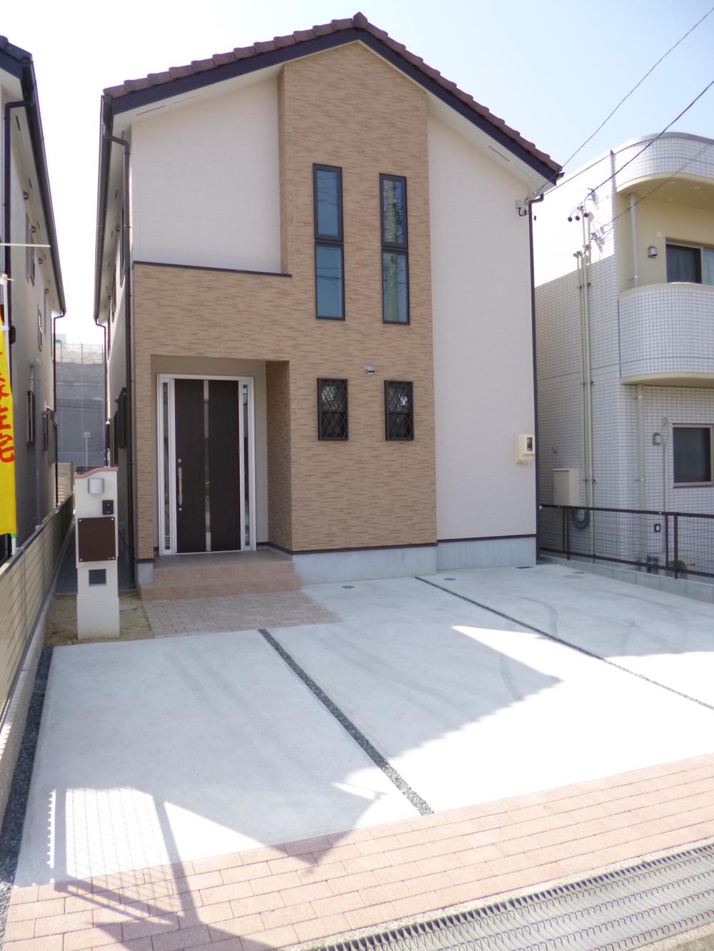 Local photos, including front road. Local (11 May 2013) Shooting