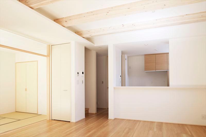 Rendering (introspection). Building B dining face-to-face kitchen travels the state of the family in LD even while the housework, Guests can also enjoy a conversation while cooking. 