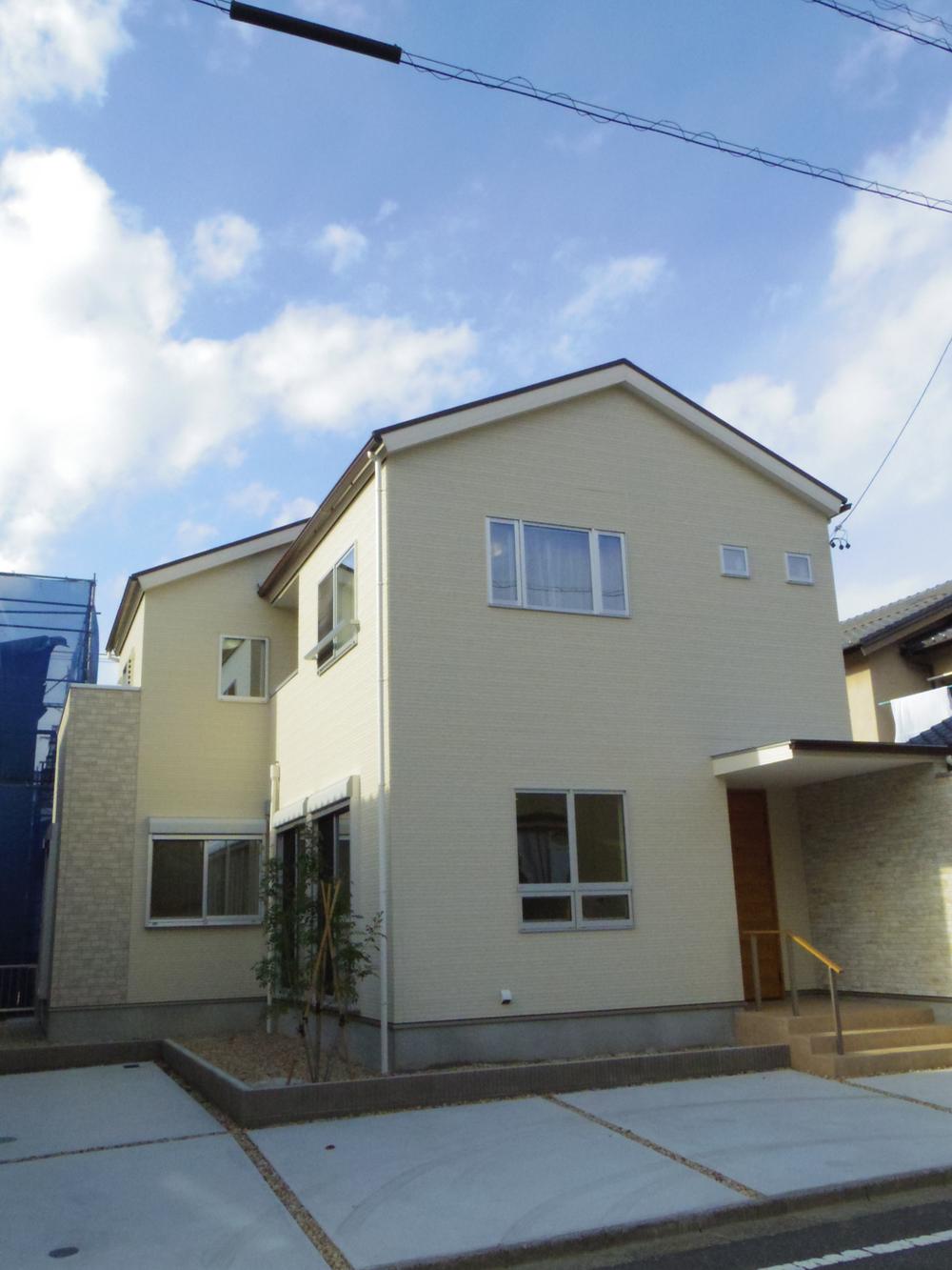 Local appearance photo. Local (12 May 2013) Shooting