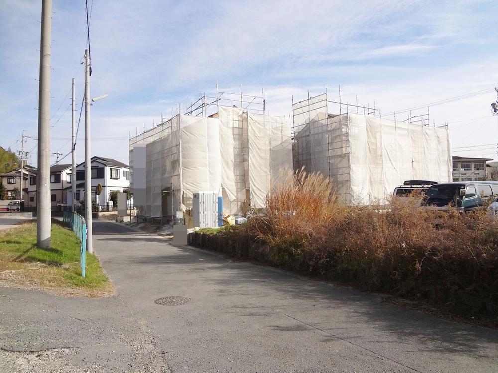 Local photos, including front road. Local (12 May 2013) Shooting