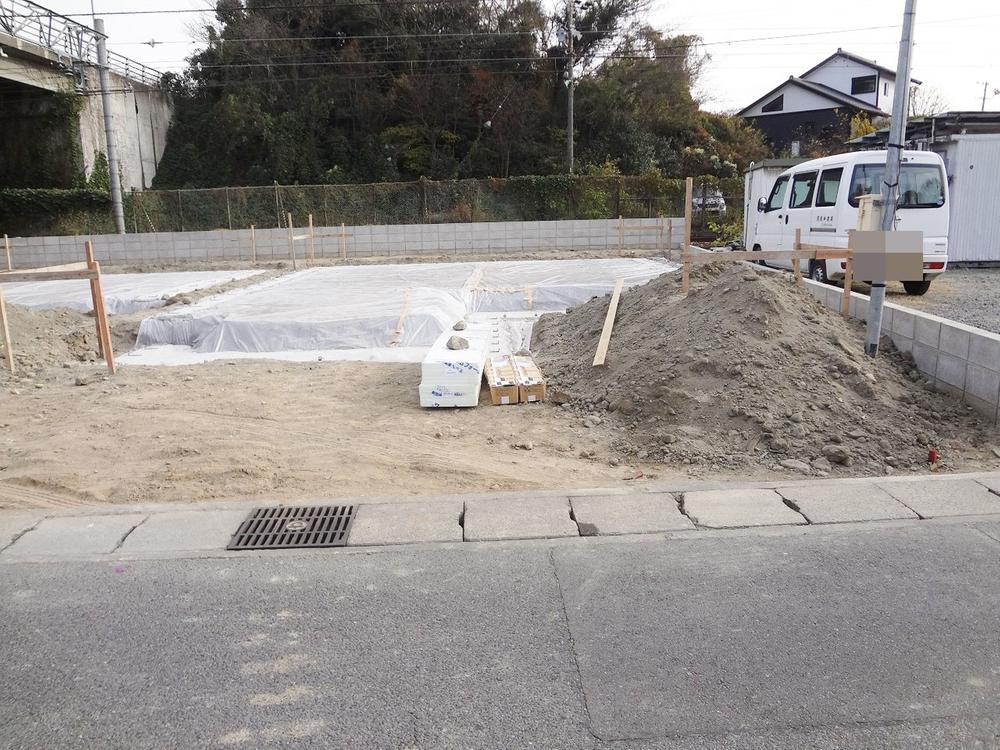 Local photos, including front road. Local (12 May 2013) Shooting