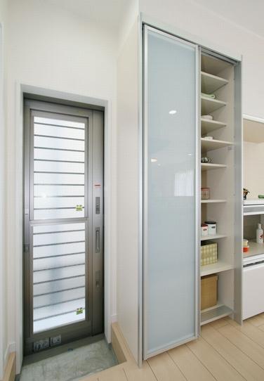 Building plan example (introspection photo). ■ Back door