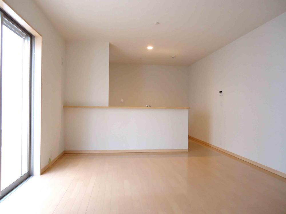 Same specifications photos (living)