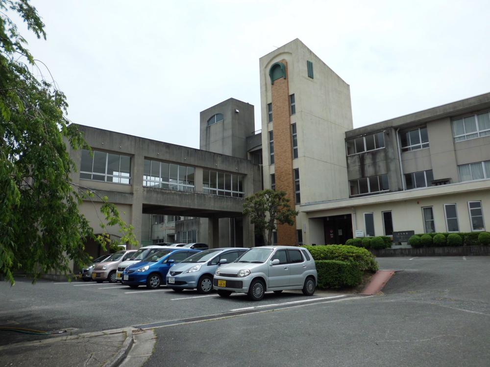 Primary school. Chita Municipal Xudong to elementary school 990m