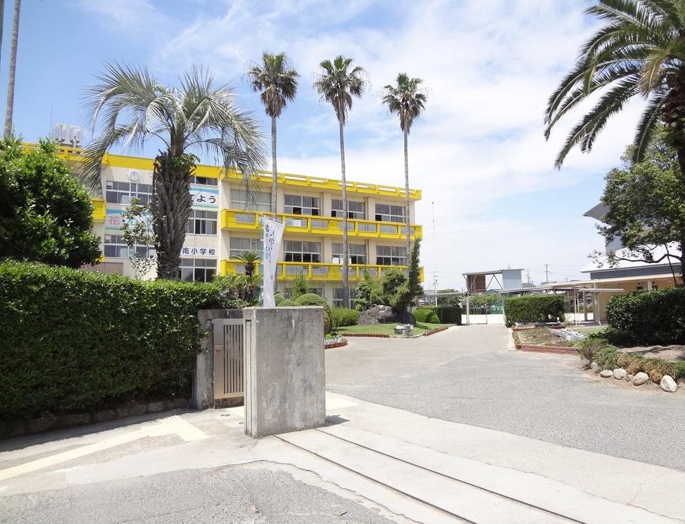 Primary school. Chita Municipal Asahiminami to elementary school 1400m