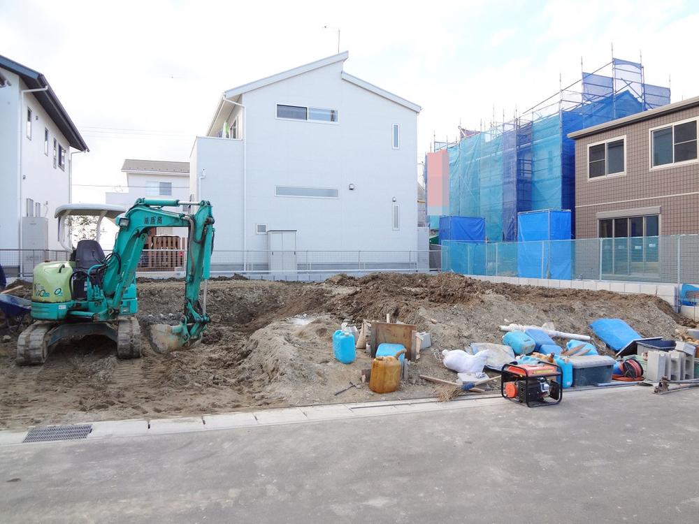 Local photos, including front road. Local (12 May 2013) Shooting