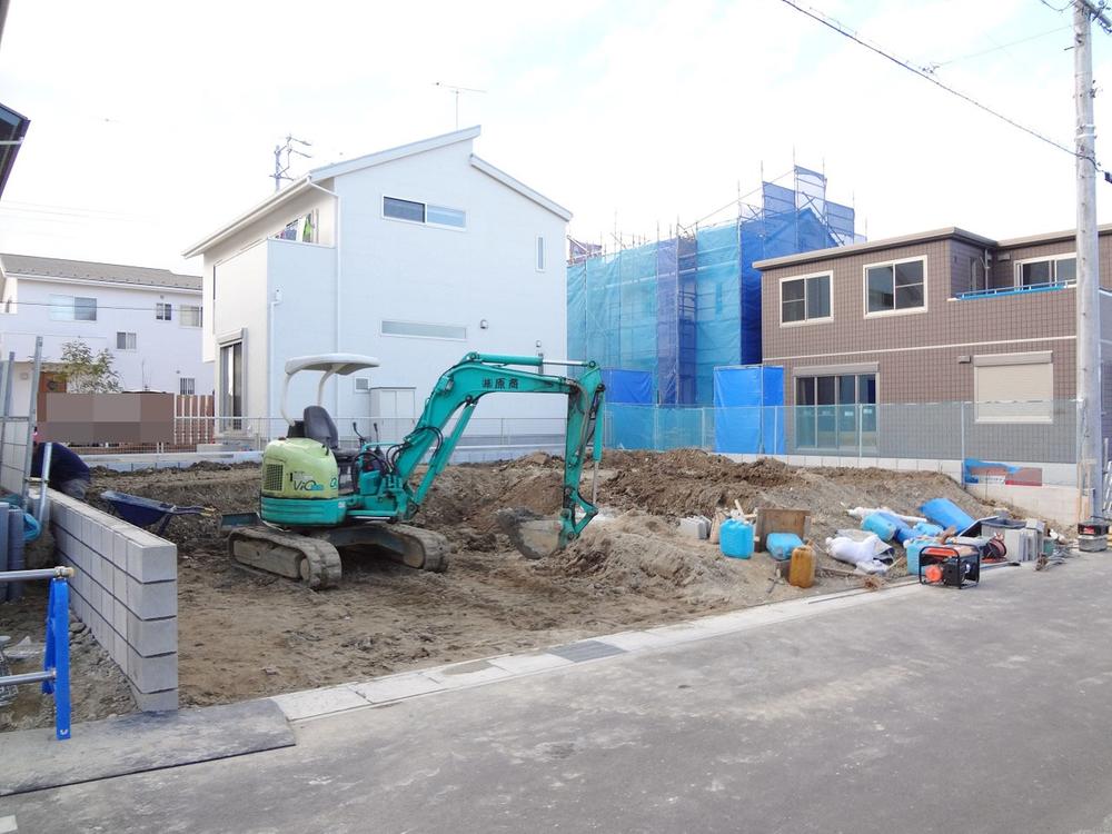 Local photos, including front road. Local (12 May 2013) Shooting