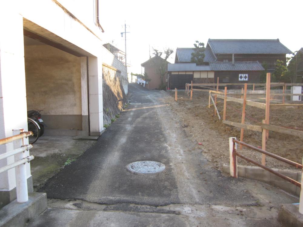 Local photos, including front road. Frontal road East 2.42 ~ 2.61m