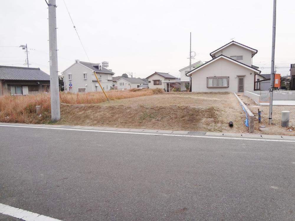 Local photos, including front road. Local (12 May 2013) Shooting