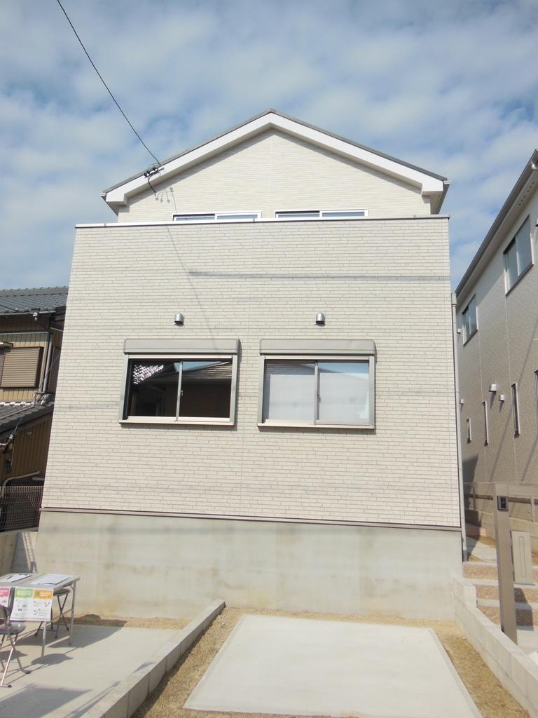 Rendering (appearance). Same specifications Property appearance