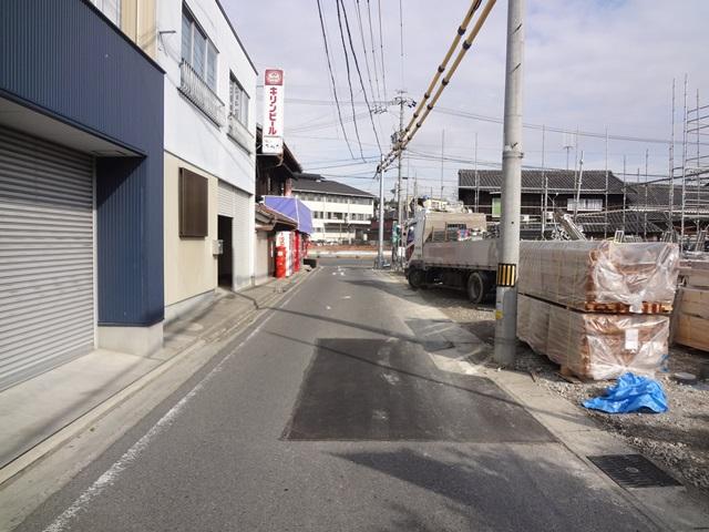 Local photos, including front road. Local (12 May 2013) Shooting