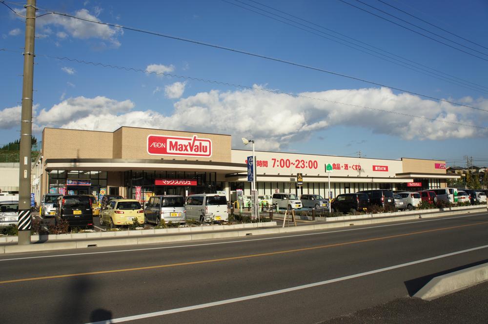 Supermarket. Maxvalu Chita to cinch shop 874m