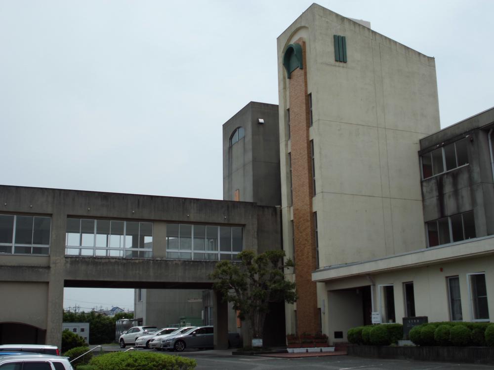 Primary school. Chita Municipal Xudong to elementary school 990m