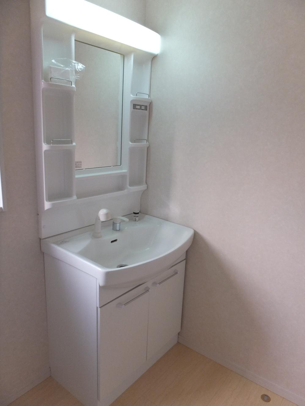 Wash basin, toilet. Indoor (September 2013) Shooting