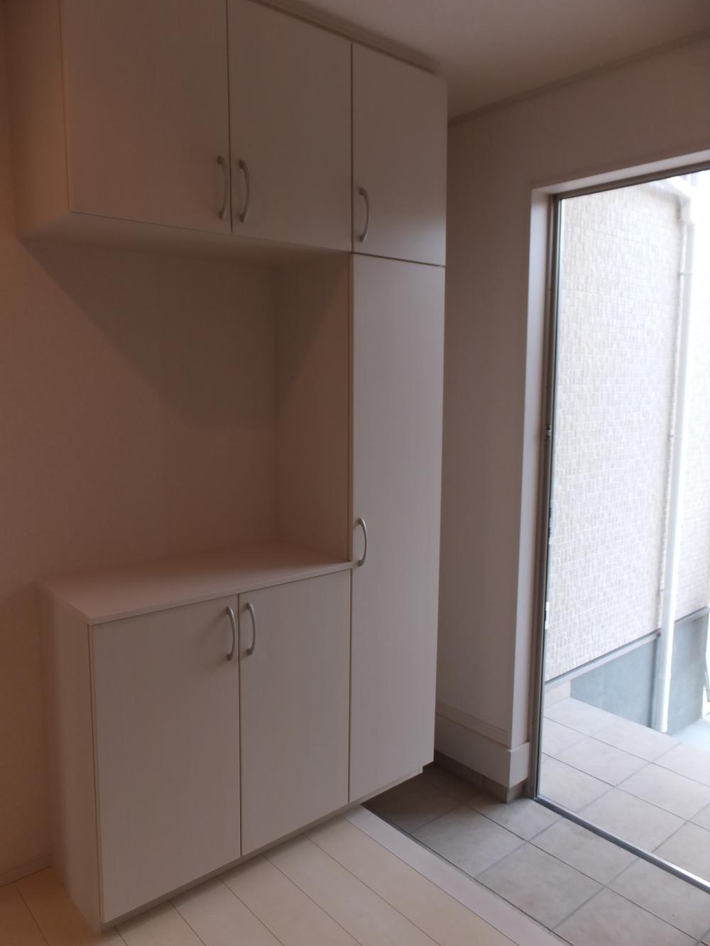 Entrance. Equipped with firmly housed in the entrance