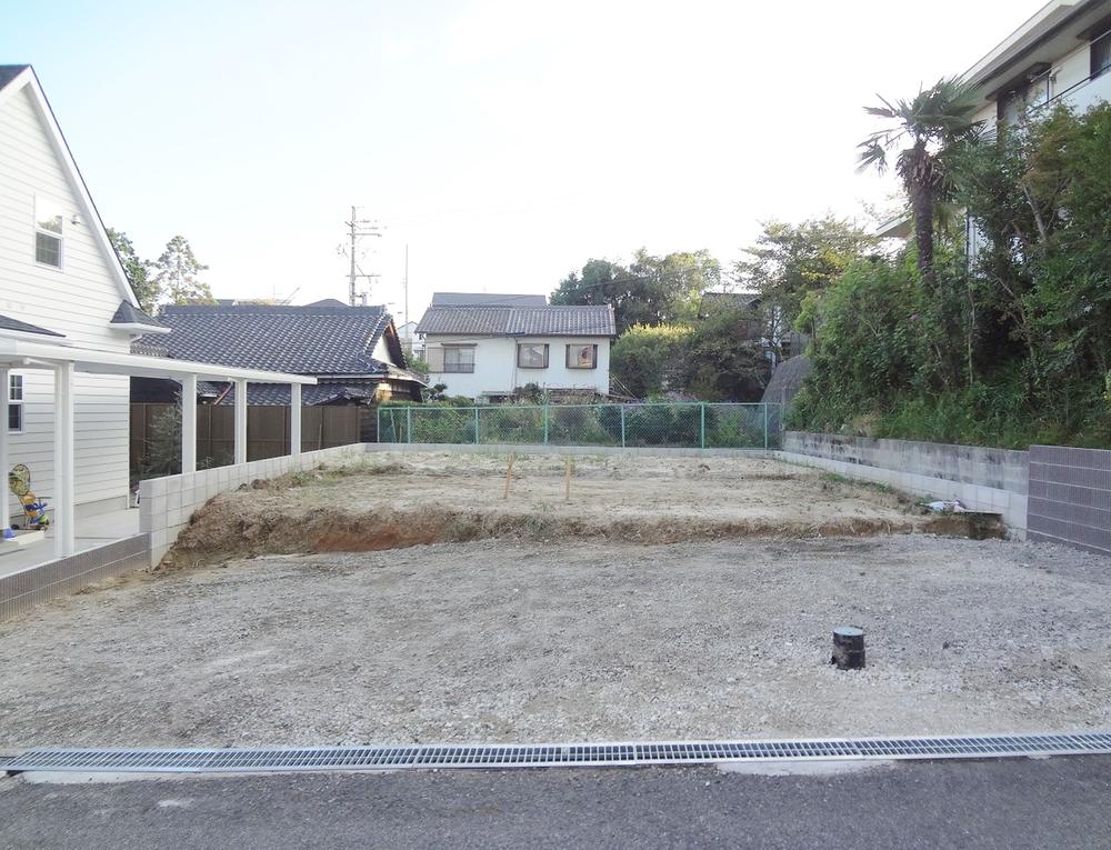 Local photos, including front road. Local (10 May 2013) Shooting