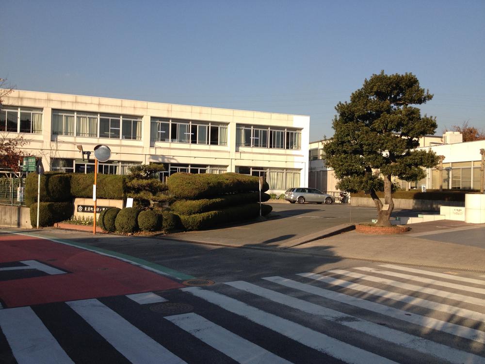 Primary school. 916m until higashiura Tatsuunosato Elementary School