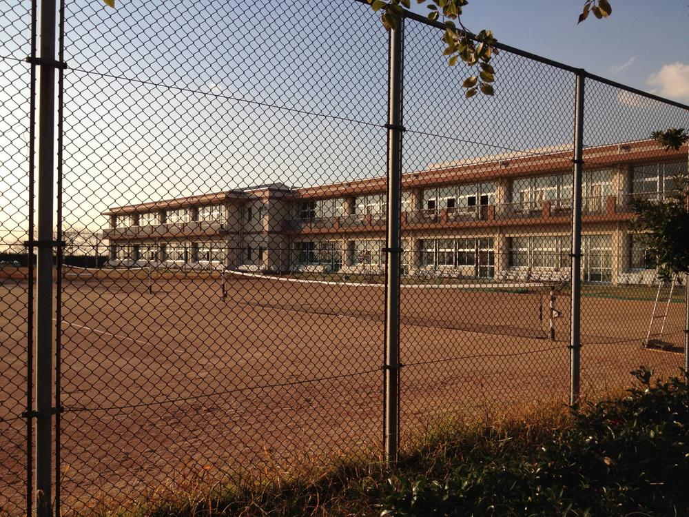 Junior high school. Higashiura Municipal to the West Junior High School 2166m