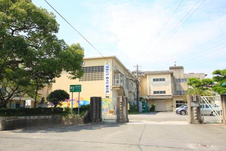 Junior high school. Higashiura stand Higashiura until junior high school 486m