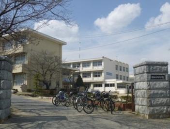 Primary school. Higashiura Tatsuhen 葩小 to school 950m