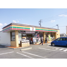 Convenience store. 600m to Seven-Eleven (convenience store)