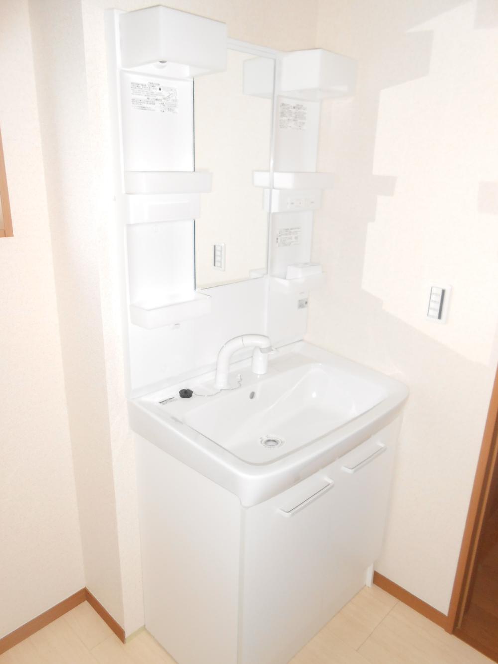 Wash basin, toilet. Vanity (3 Building)
