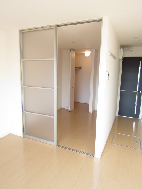 Living and room. Hiroshi 4 Pledge
