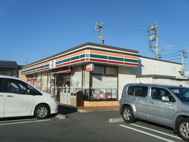 Convenience store. Seven-Eleven Higashiura Ishihama Station Nishiten (convenience store) to 560m