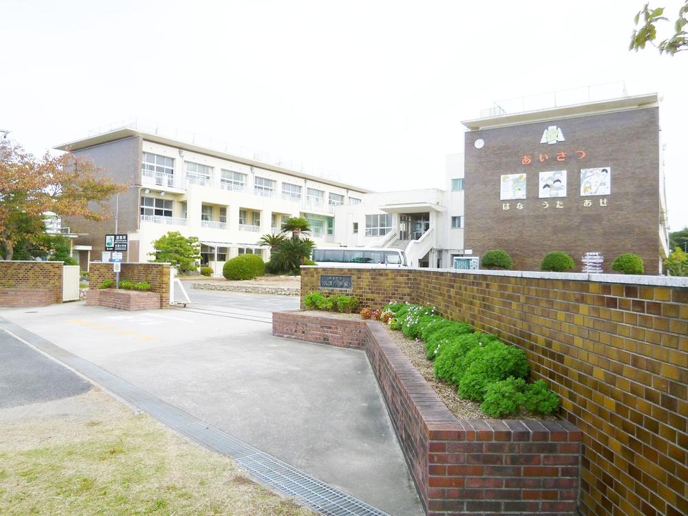 Primary school. Taketoyo stand Kinuura to elementary school 1250m