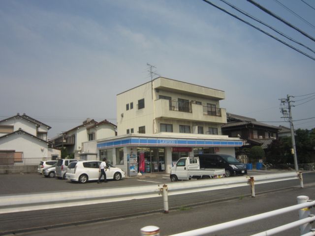 Convenience store. 450m until Lawson (convenience store)